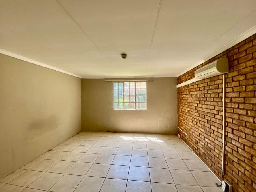 10 Bedroom Property for Sale in Magaliesmoot AH Gauteng