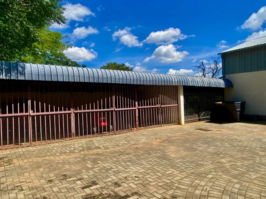 10 Bedroom Property for Sale in Magaliesmoot AH Gauteng