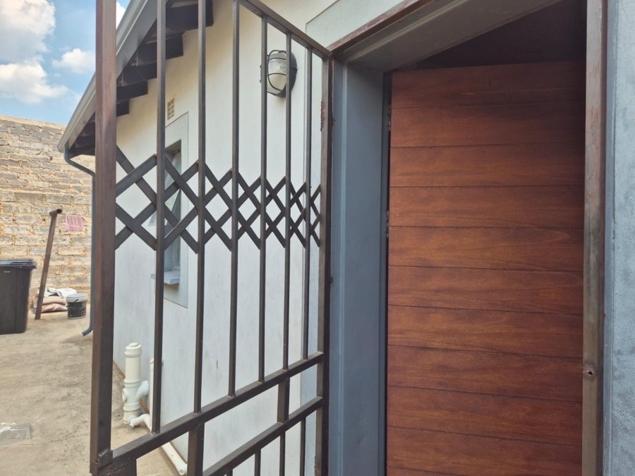 2 Bedroom Property for Sale in Clayville Gauteng
