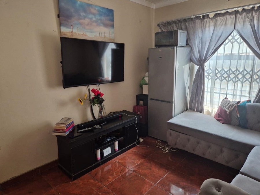 2 Bedroom Property for Sale in Clayville Gauteng