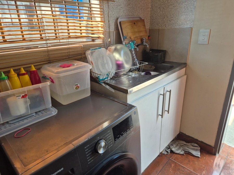 2 Bedroom Property for Sale in Clayville Gauteng