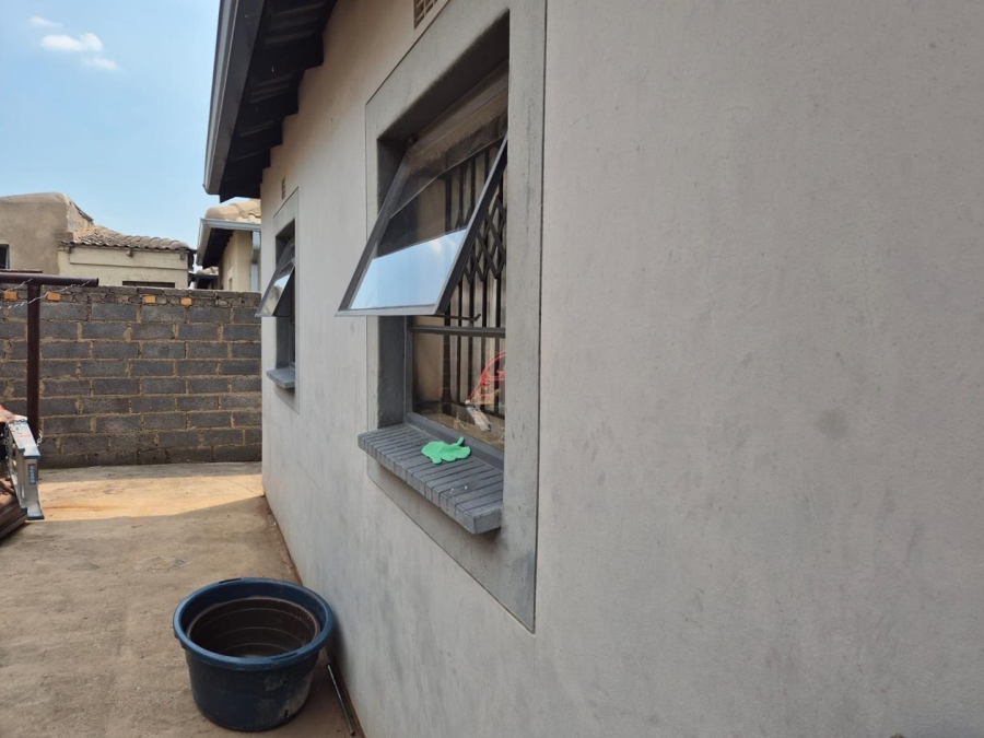 2 Bedroom Property for Sale in Clayville Gauteng