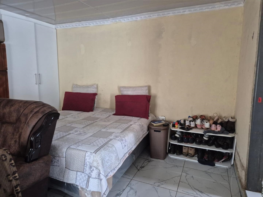 2 Bedroom Property for Sale in Clayville Gauteng