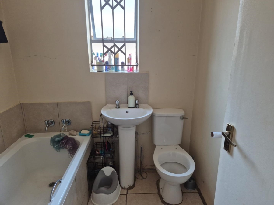 2 Bedroom Property for Sale in Clayville Gauteng