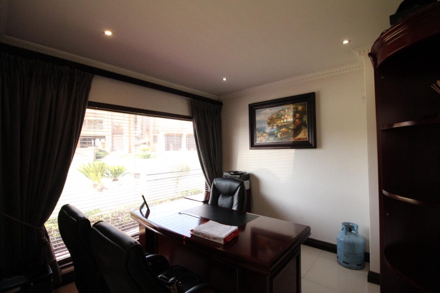 5 Bedroom Property for Sale in Blue Valley Golf Estate Gauteng