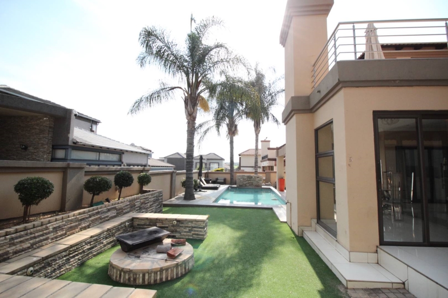 5 Bedroom Property for Sale in Blue Valley Golf Estate Gauteng