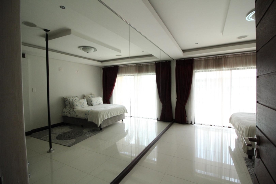 5 Bedroom Property for Sale in Blue Valley Golf Estate Gauteng