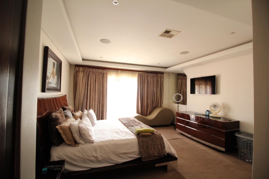 5 Bedroom Property for Sale in Blue Valley Golf Estate Gauteng