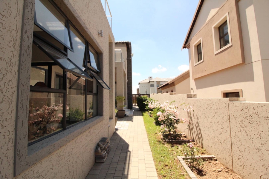 4 Bedroom Property for Sale in Blue Valley Golf Estate Gauteng