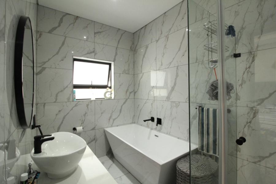 4 Bedroom Property for Sale in Blue Valley Golf Estate Gauteng