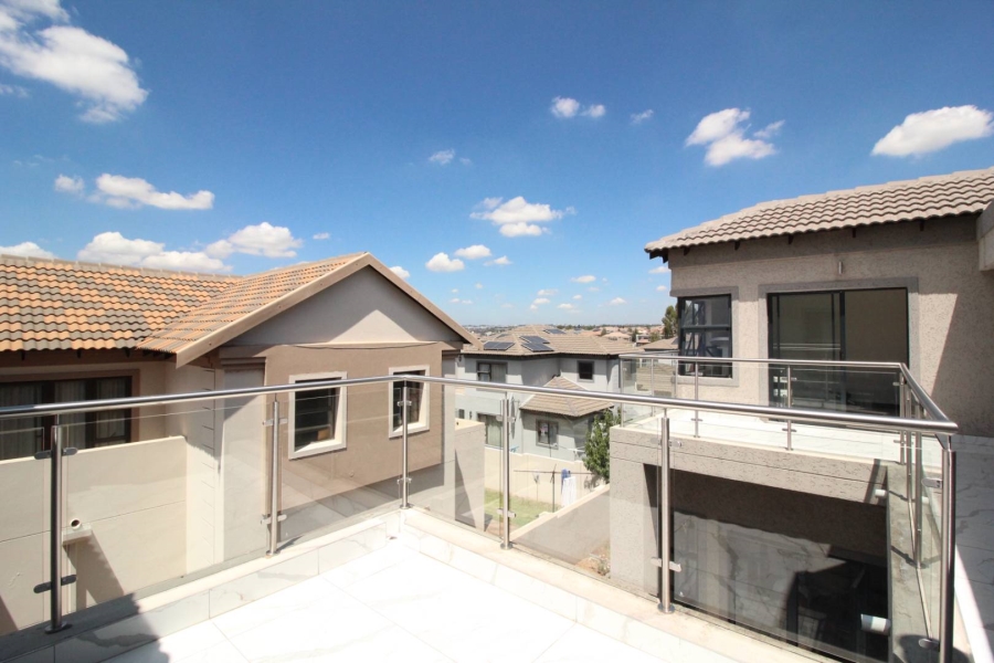 4 Bedroom Property for Sale in Blue Valley Golf Estate Gauteng