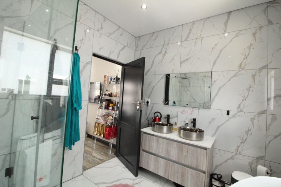 4 Bedroom Property for Sale in Blue Valley Golf Estate Gauteng