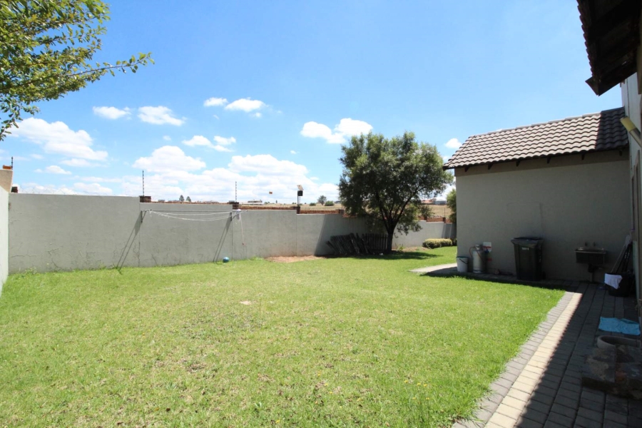 3 Bedroom Property for Sale in Blue Valley Golf Estate Gauteng