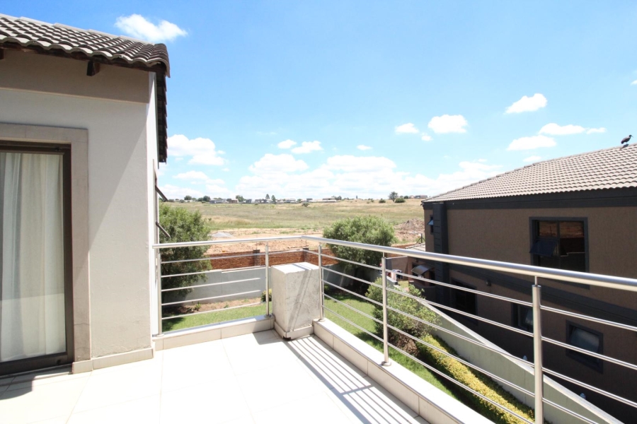 3 Bedroom Property for Sale in Blue Valley Golf Estate Gauteng