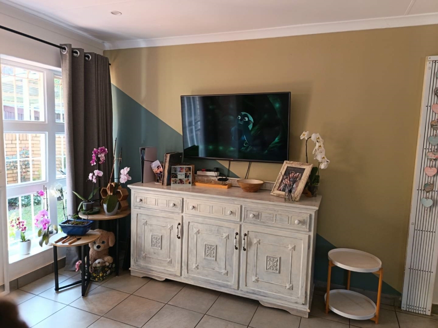 2 Bedroom Property for Sale in Glen Marais Gauteng