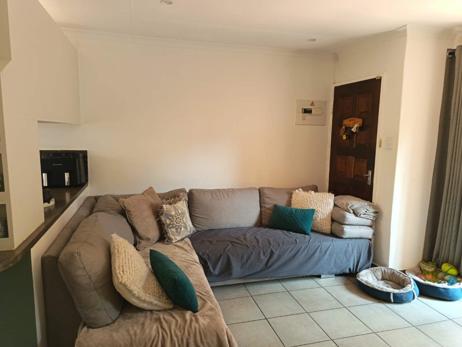 2 Bedroom Property for Sale in Glen Marais Gauteng
