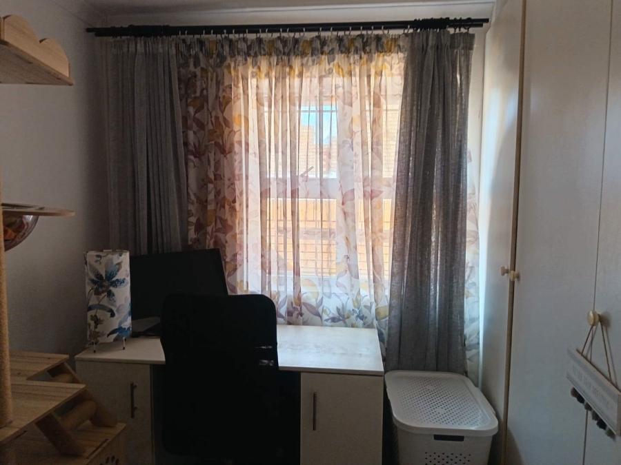 2 Bedroom Property for Sale in Glen Marais Gauteng