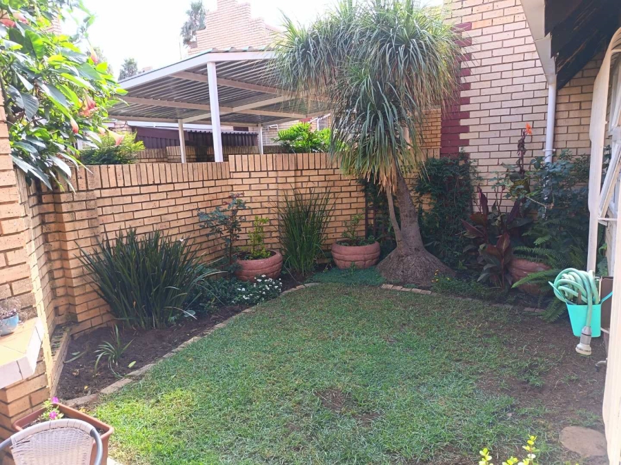 2 Bedroom Property for Sale in Glen Marais Gauteng