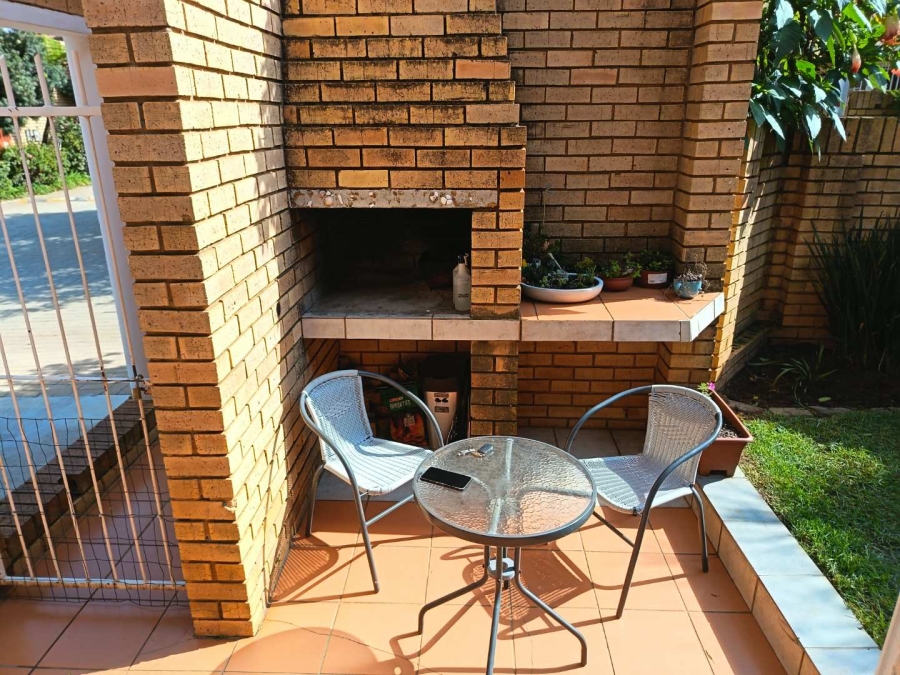 2 Bedroom Property for Sale in Glen Marais Gauteng