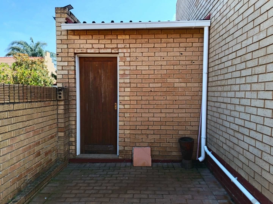 2 Bedroom Property for Sale in Glen Marais Gauteng