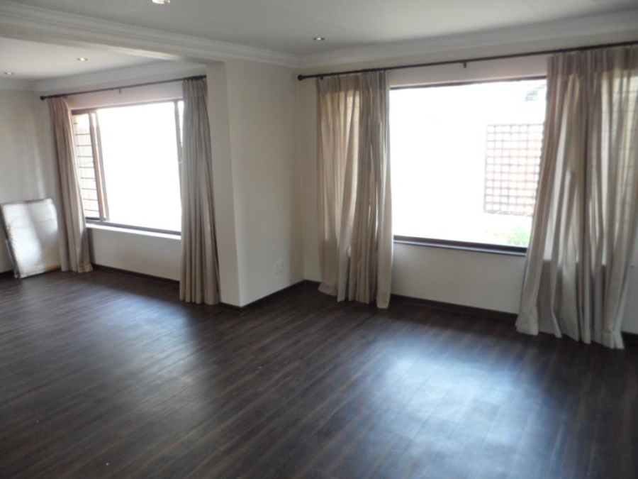 4 Bedroom Property for Sale in Hurlingham Manor Gauteng