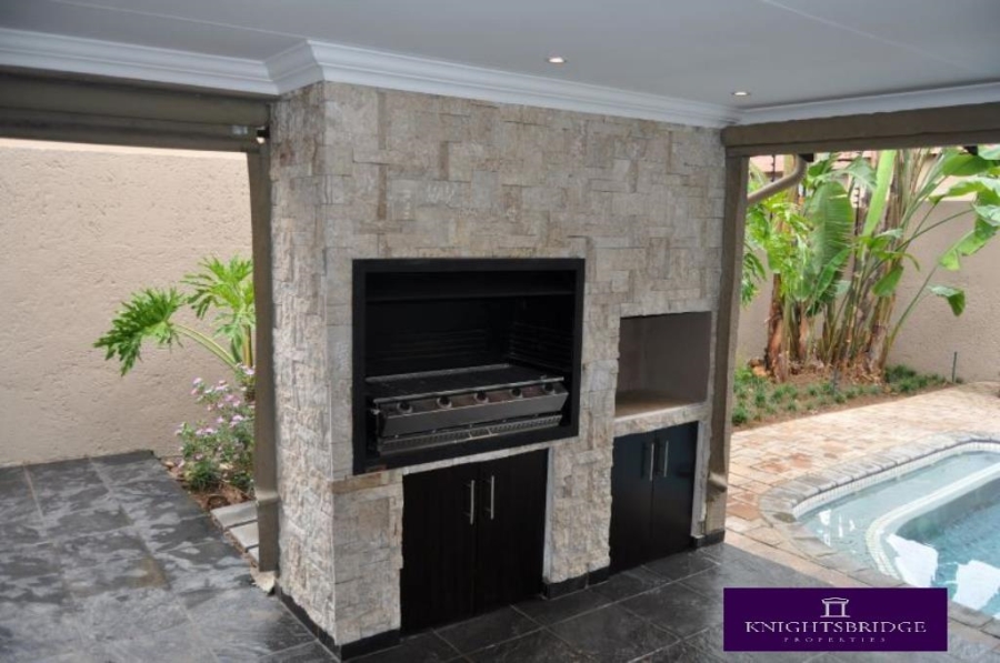 4 Bedroom Property for Sale in Hurlingham Manor Gauteng