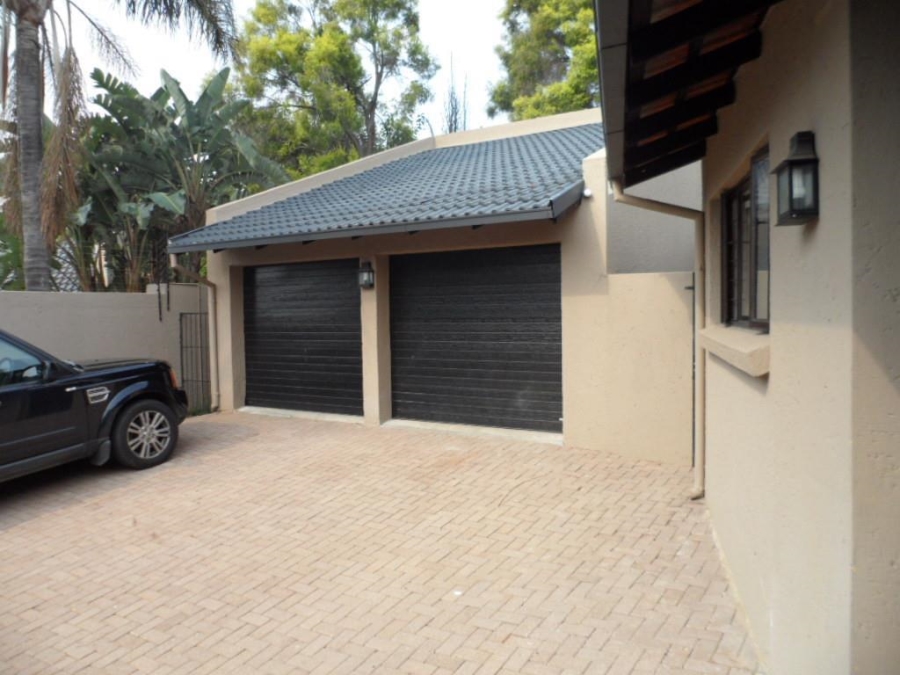 4 Bedroom Property for Sale in Hurlingham Manor Gauteng