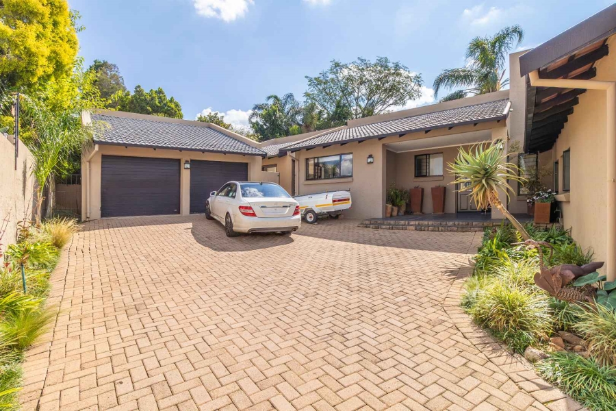 4 Bedroom Property for Sale in Hurlingham Manor Gauteng