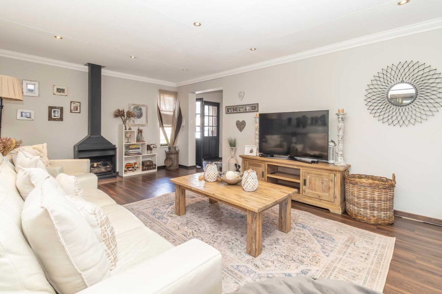 4 Bedroom Property for Sale in Hurlingham Manor Gauteng