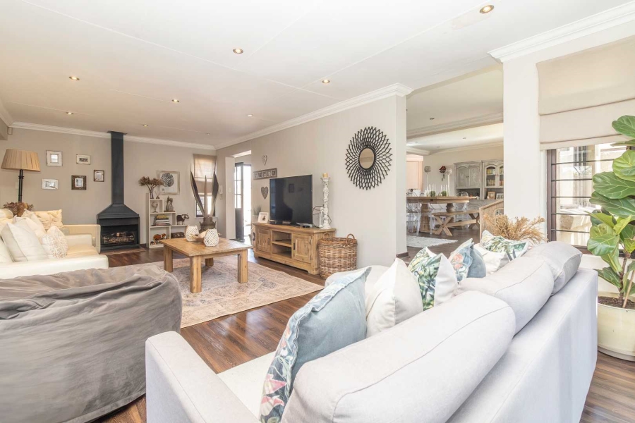 4 Bedroom Property for Sale in Hurlingham Manor Gauteng