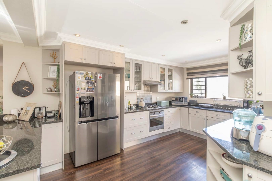 4 Bedroom Property for Sale in Hurlingham Manor Gauteng