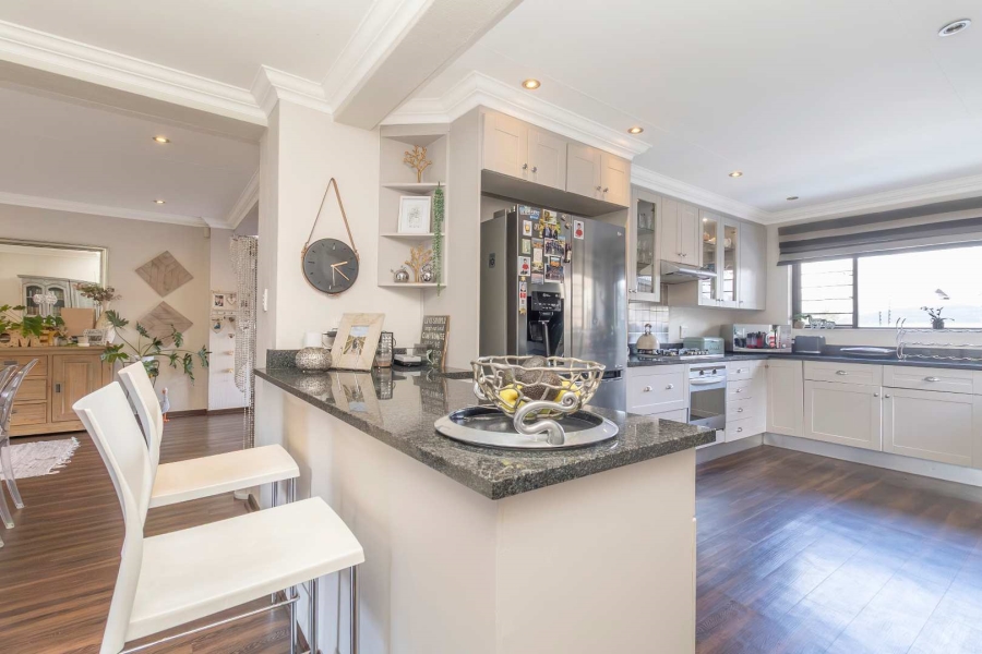 4 Bedroom Property for Sale in Hurlingham Manor Gauteng