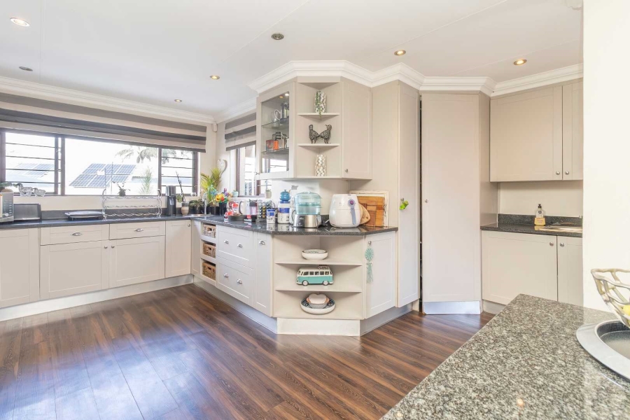 4 Bedroom Property for Sale in Hurlingham Manor Gauteng