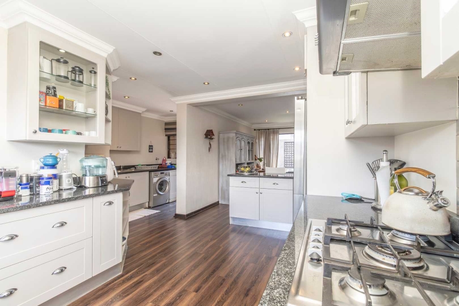 4 Bedroom Property for Sale in Hurlingham Manor Gauteng