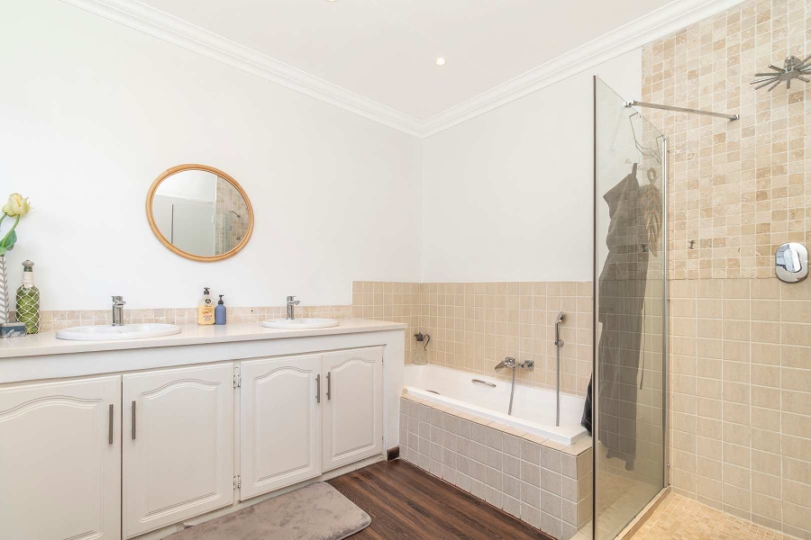 4 Bedroom Property for Sale in Hurlingham Manor Gauteng