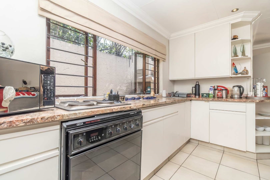 4 Bedroom Property for Sale in Hurlingham Manor Gauteng