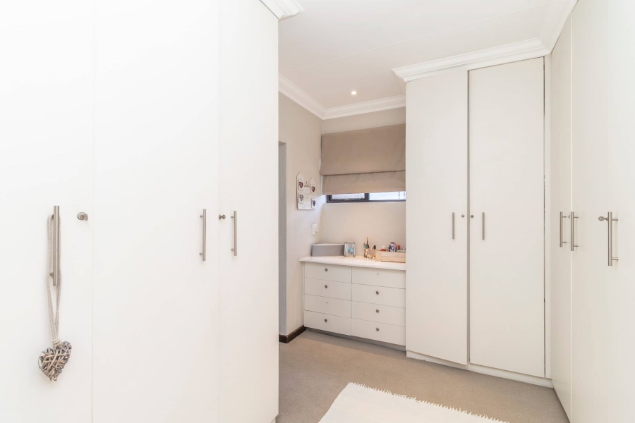 4 Bedroom Property for Sale in Hurlingham Manor Gauteng