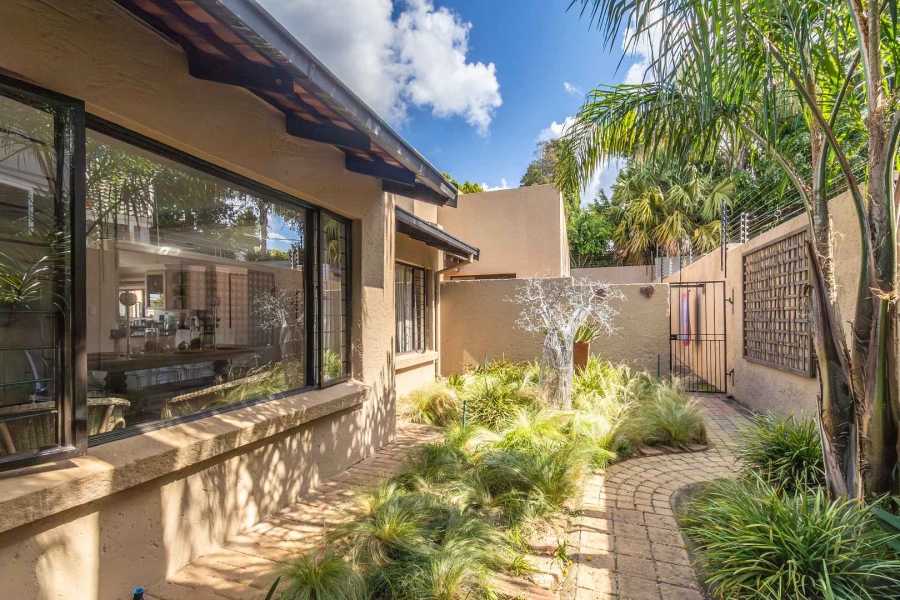 4 Bedroom Property for Sale in Hurlingham Manor Gauteng