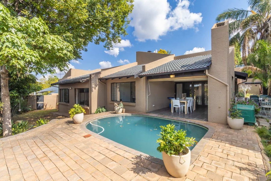 4 Bedroom Property for Sale in Hurlingham Manor Gauteng