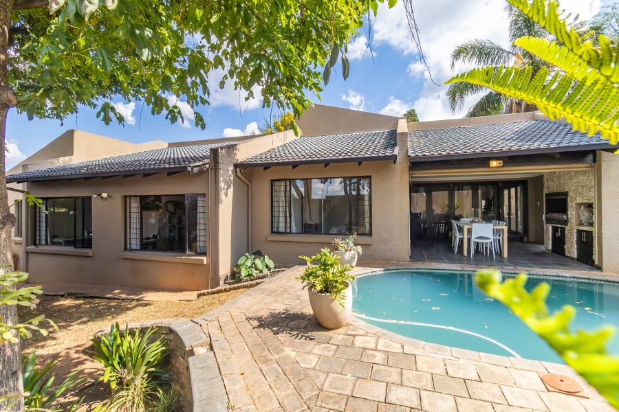 4 Bedroom Property for Sale in Hurlingham Manor Gauteng