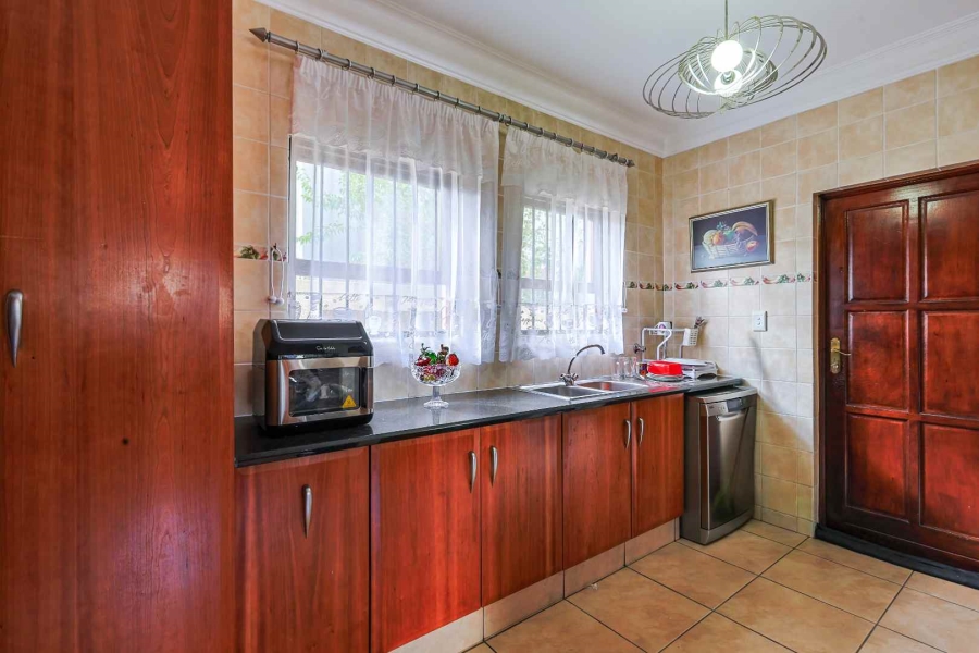 To Let 4 Bedroom Property for Rent in Silver Lakes Golf Estate Gauteng