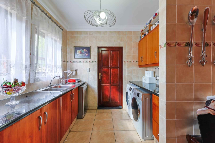 To Let 4 Bedroom Property for Rent in Silver Lakes Golf Estate Gauteng