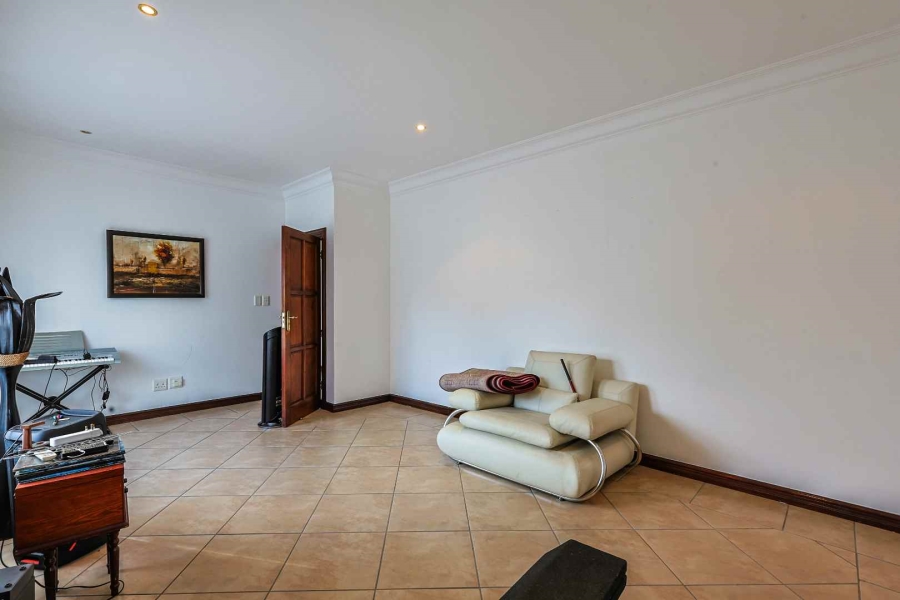 To Let 4 Bedroom Property for Rent in Silver Lakes Golf Estate Gauteng