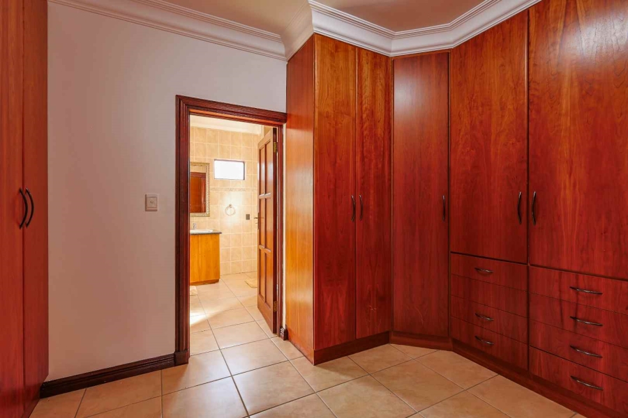 To Let 4 Bedroom Property for Rent in Silver Lakes Golf Estate Gauteng