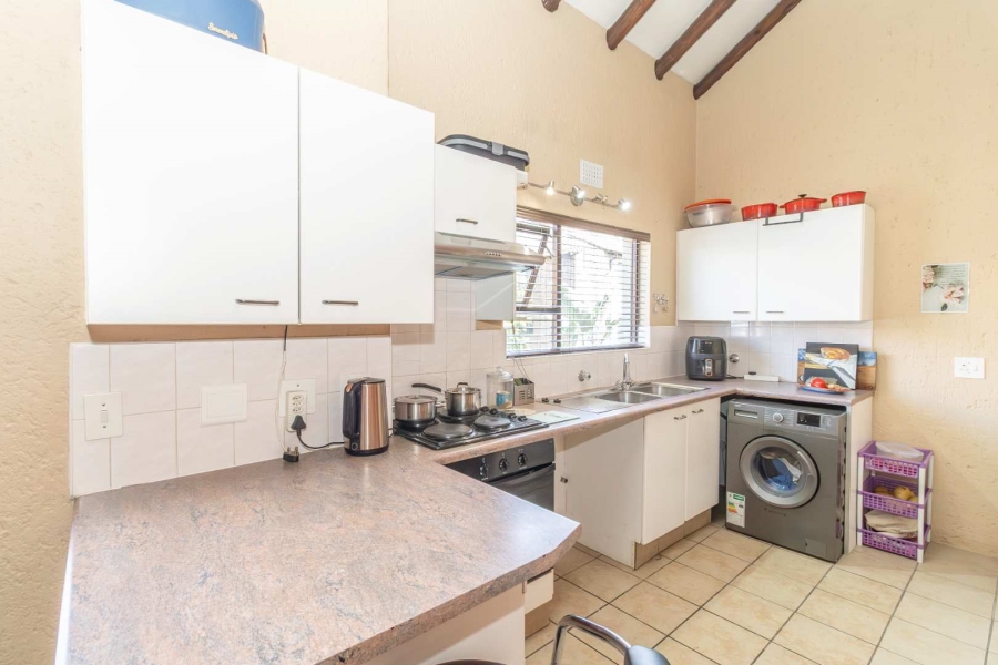 To Let 2 Bedroom Property for Rent in Paulshof Gauteng