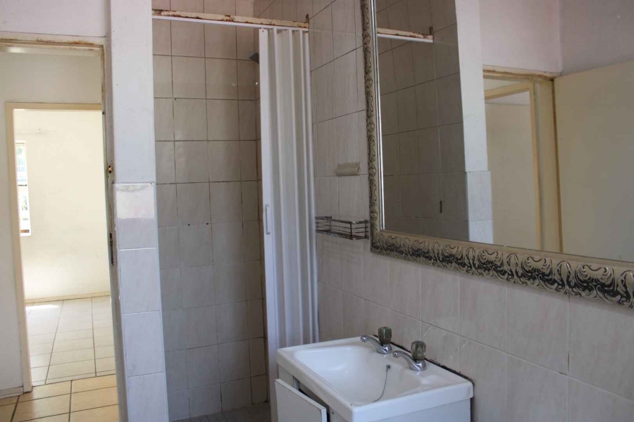 To Let 2 Bedroom Property for Rent in Vorna Valley Gauteng