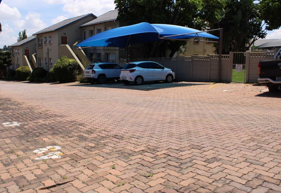 To Let 2 Bedroom Property for Rent in Vorna Valley Gauteng