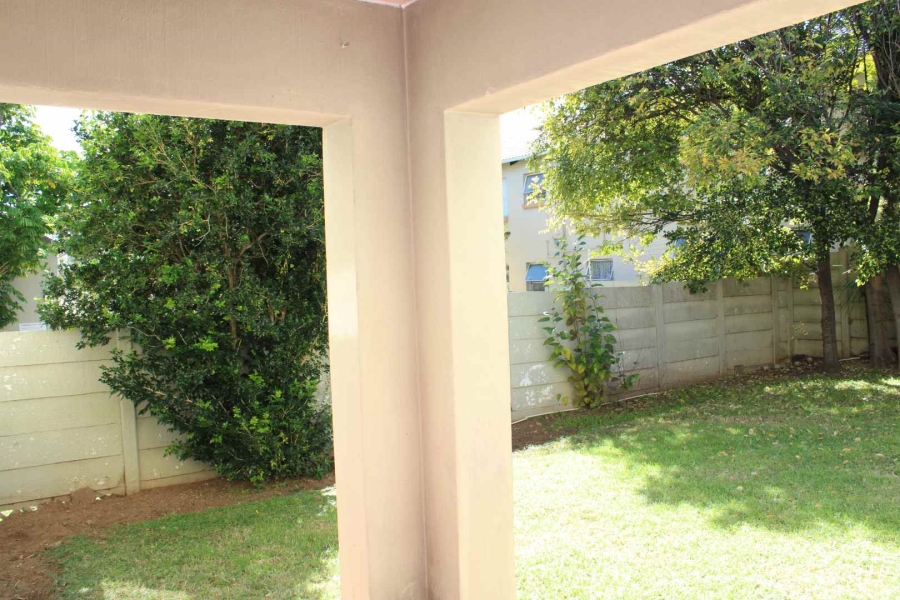 To Let 2 Bedroom Property for Rent in Vorna Valley Gauteng