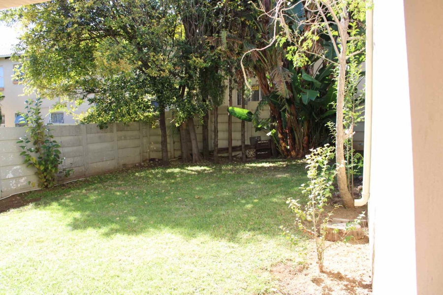 To Let 2 Bedroom Property for Rent in Vorna Valley Gauteng