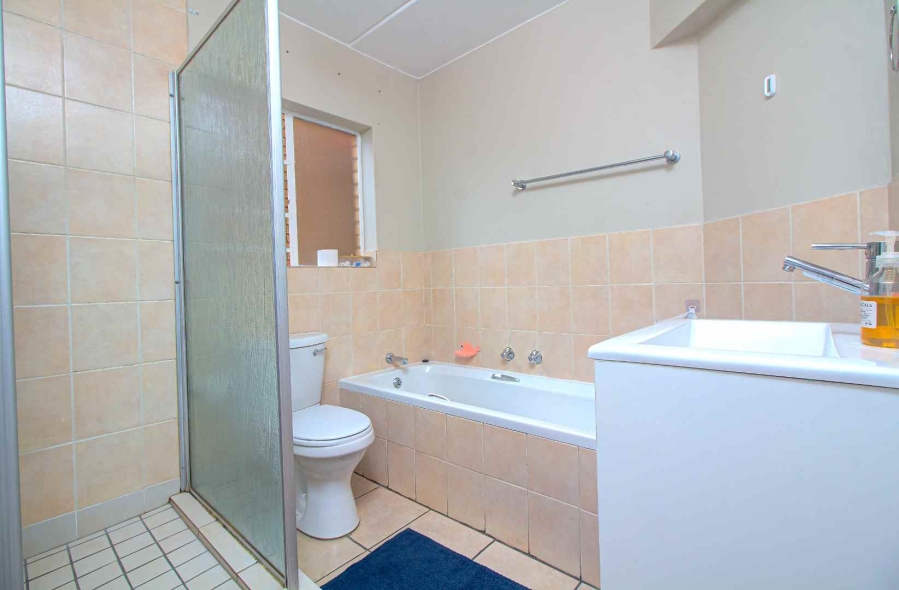 2 Bedroom Property for Sale in Wilgeheuwel Gauteng